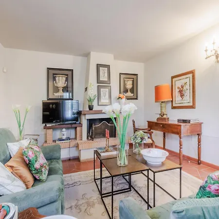 ヴィラ Elegant Retreat In The Heart Of