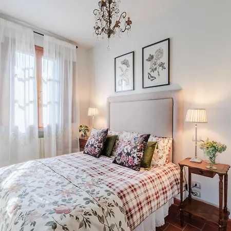 Elegant Retreat In The Heart Of 루카