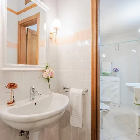 빌라 Elegant Retreat In The Heart Of *