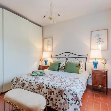 빌라 Elegant Retreat In The Heart Of 루카