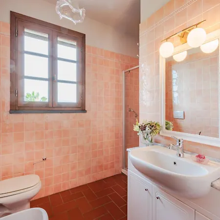 빌라 Elegant Retreat In The Heart Of *