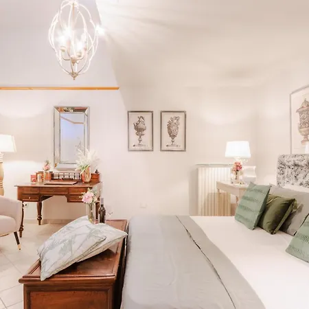 Elegant Retreat In The Heart Of