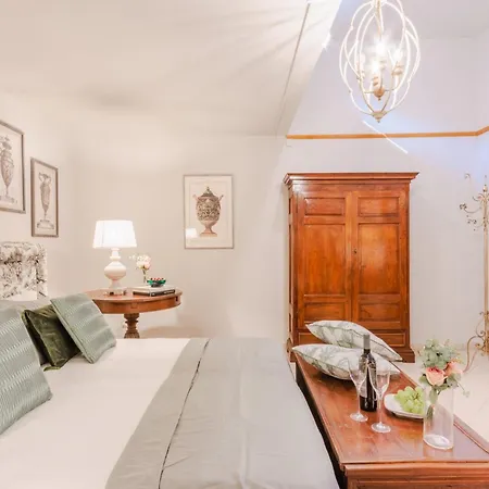 빌라 Elegant Retreat In The Heart Of 루카